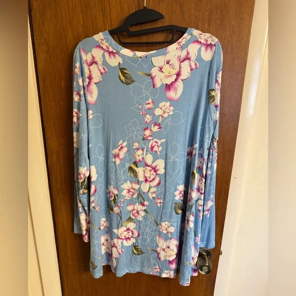 NWT Size XL Blue Floral Print Blue Women's Tunic Top W/Long Sleeve & V-Neckline - Picture 10 of 13
